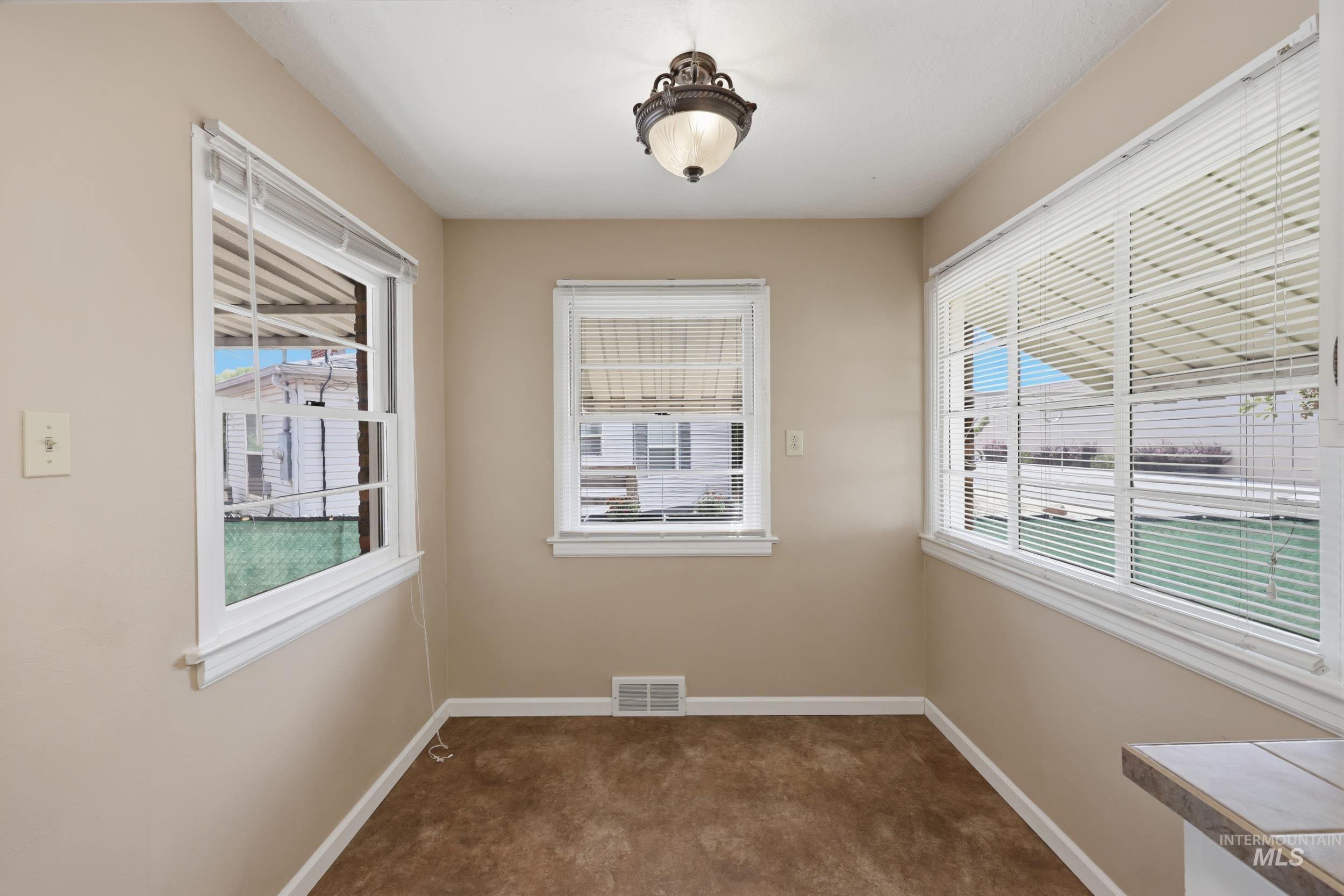 824 S Robert St. Property Photo 17