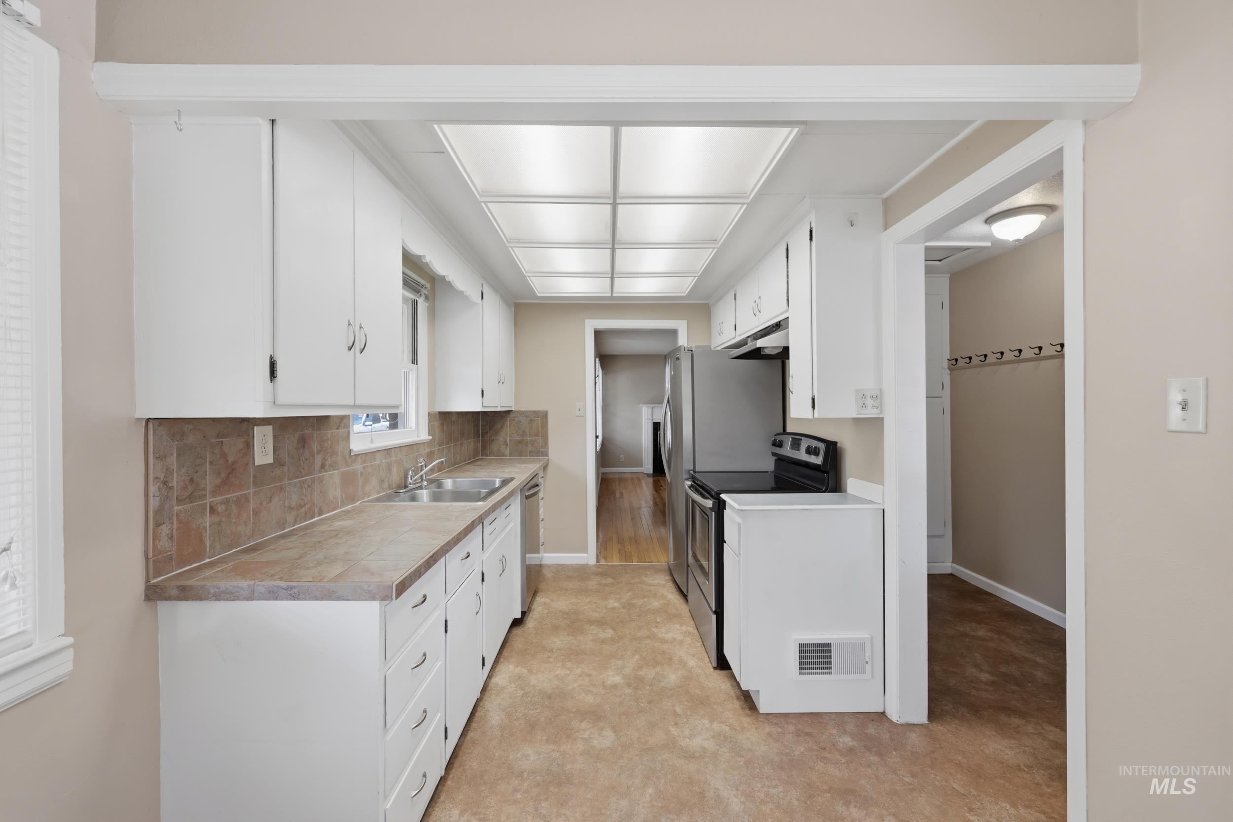 824 S Robert St. Property Photo 19