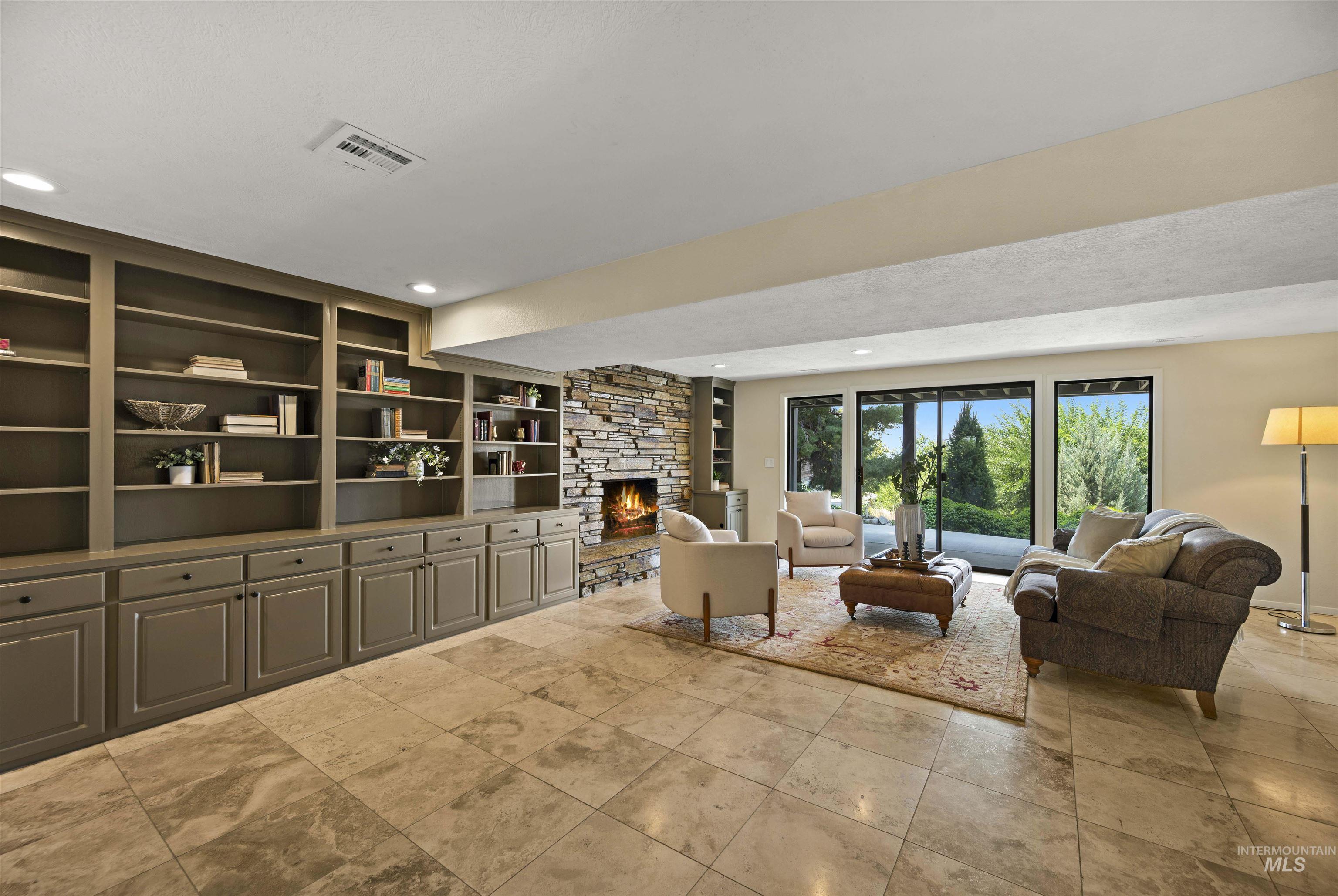 1113 E Santa Maria Dr Property Photo 17