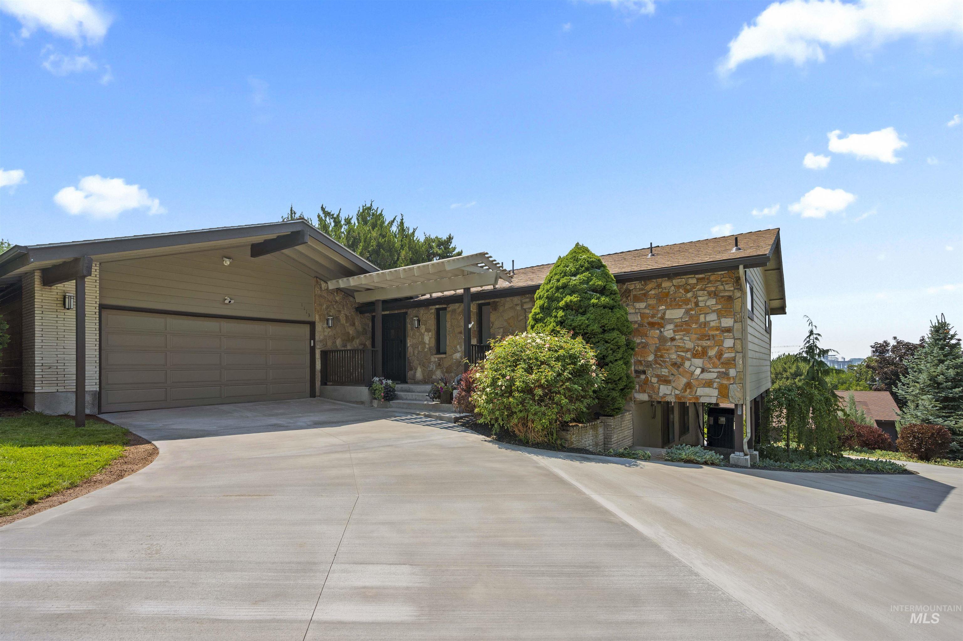 1113 E Santa Maria Dr Property Photo 28