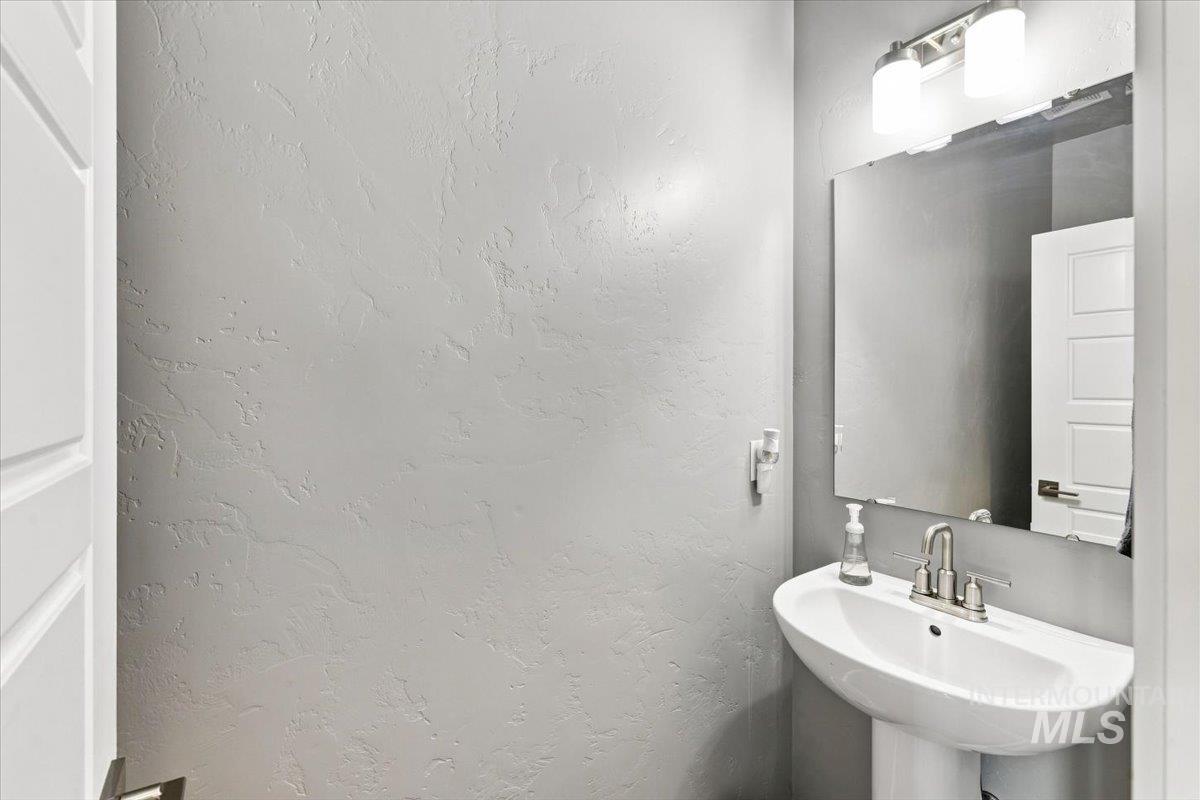 8873 S Royal Gala Ave. Property Photo 8