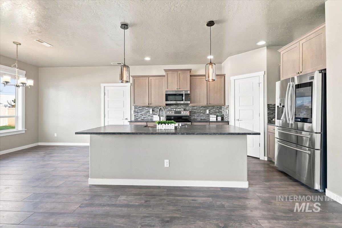 8873 S Royal Gala Ave. Property Photo 14