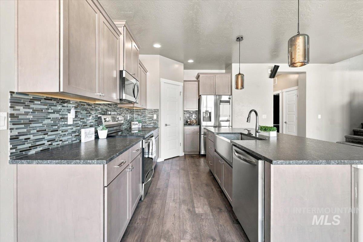 8873 S Royal Gala Ave. Property Photo 16