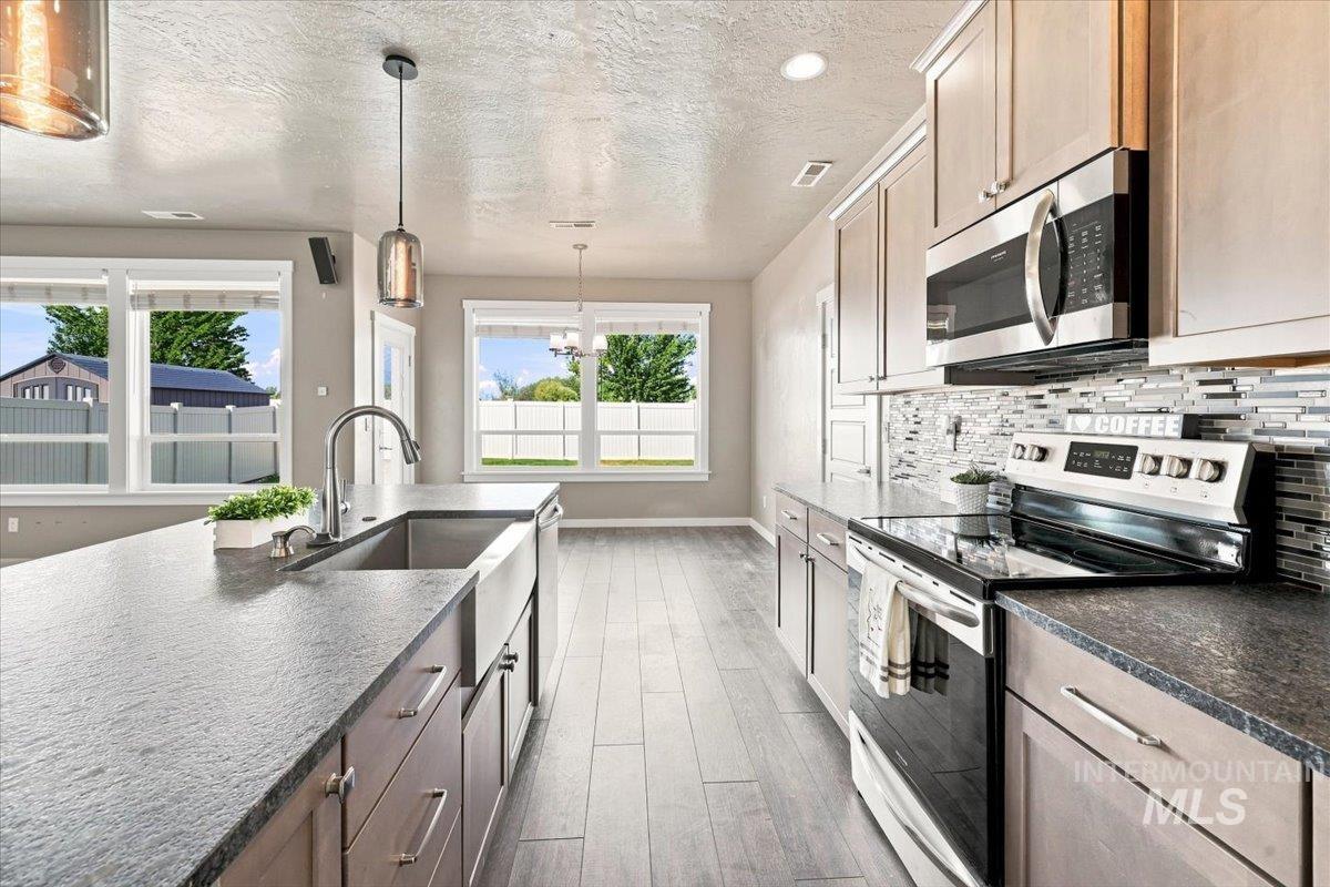 8873 S Royal Gala Ave. Property Photo 17