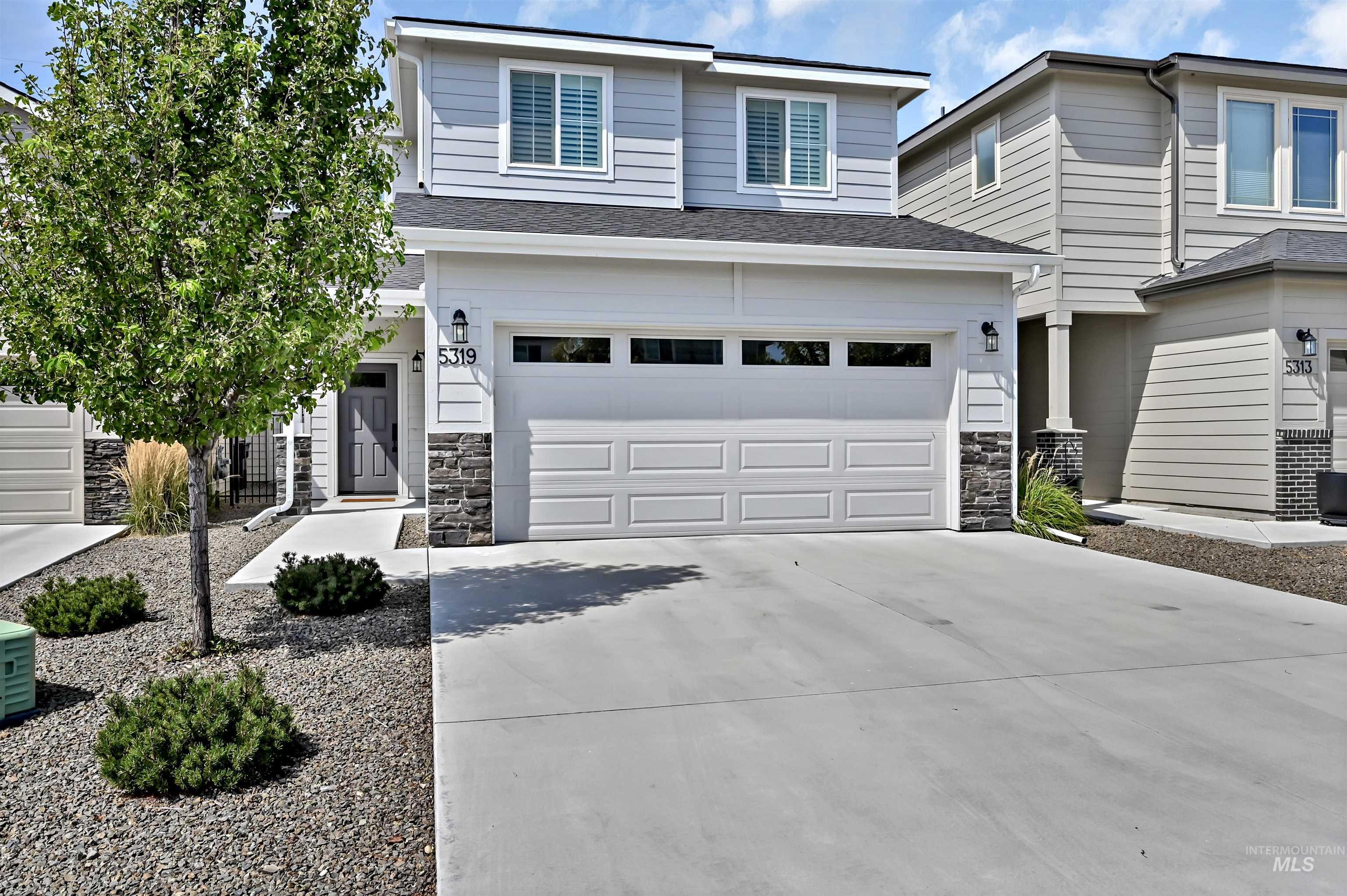 5319 S Redeken Pl Property Photo 1