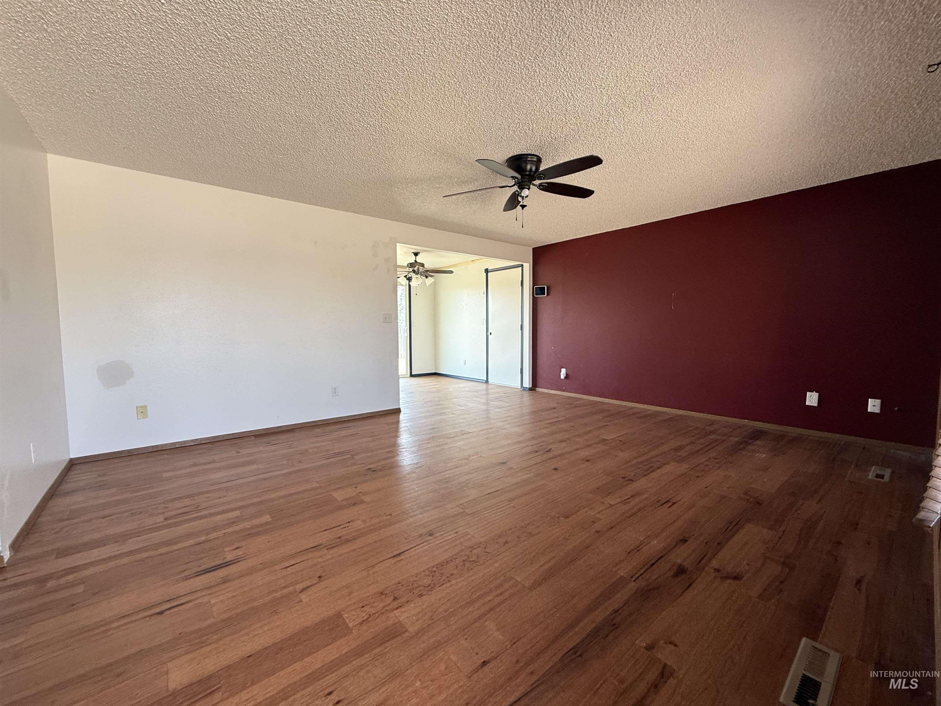 303 S 5th St W Property Photo 4