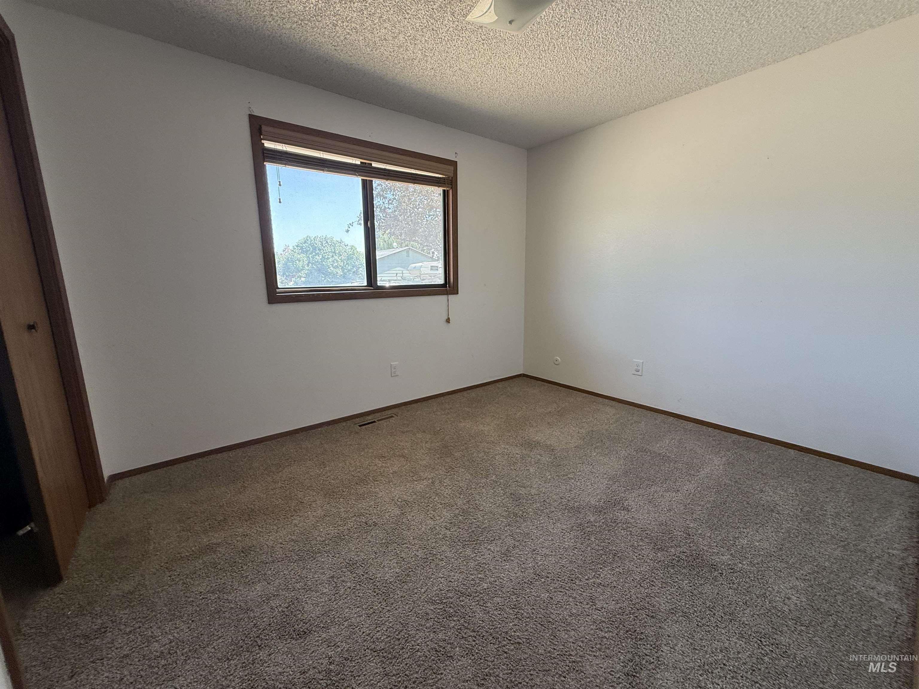 303 S 5th St W Property Photo 17