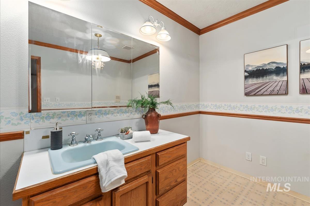24096 Lansing Ln Property Photo 43