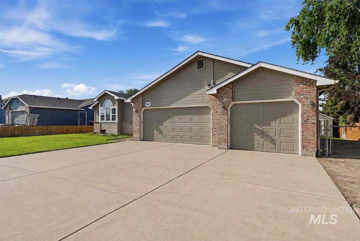 2307 Pisces Dr Property Photo 2