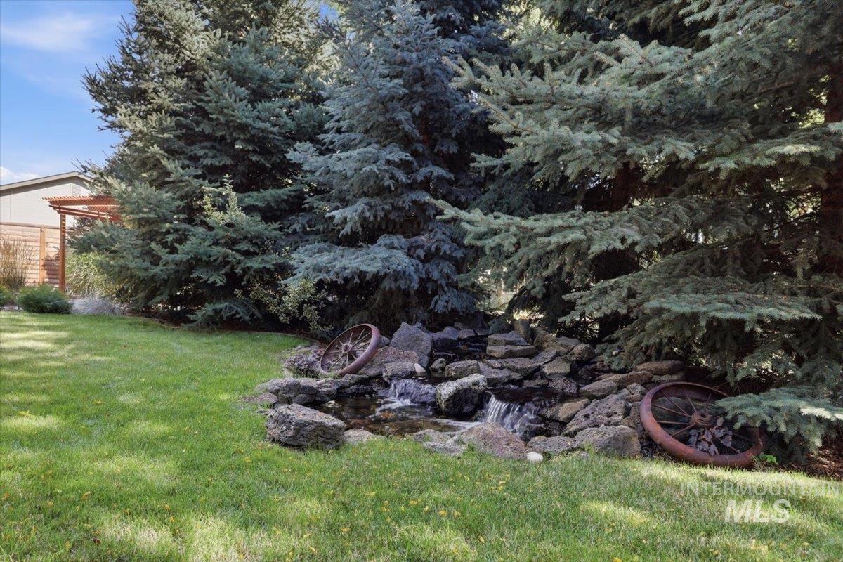 948 E Monarch St Property Photo 39