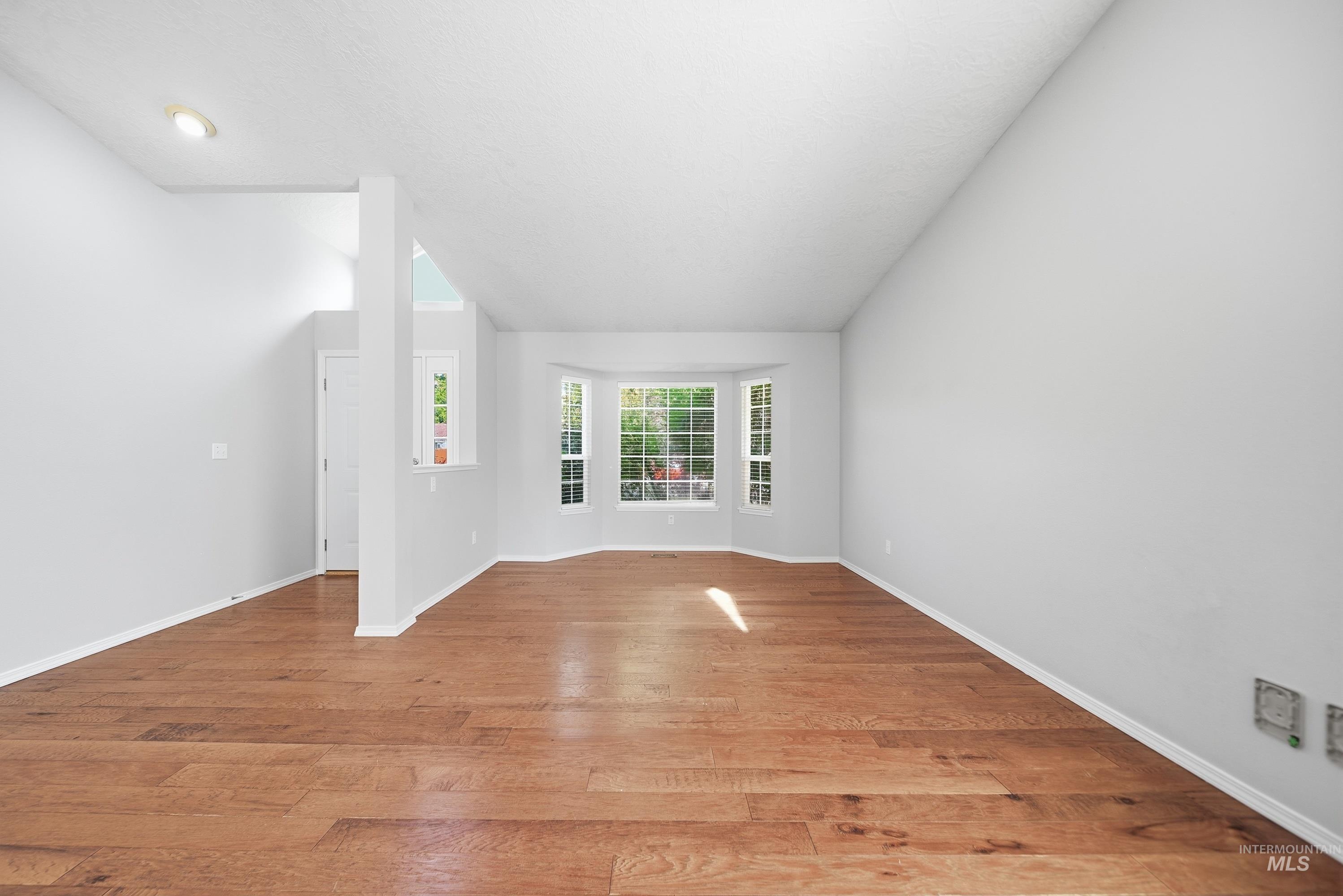 5417 N Hertford Way Property Photo 6