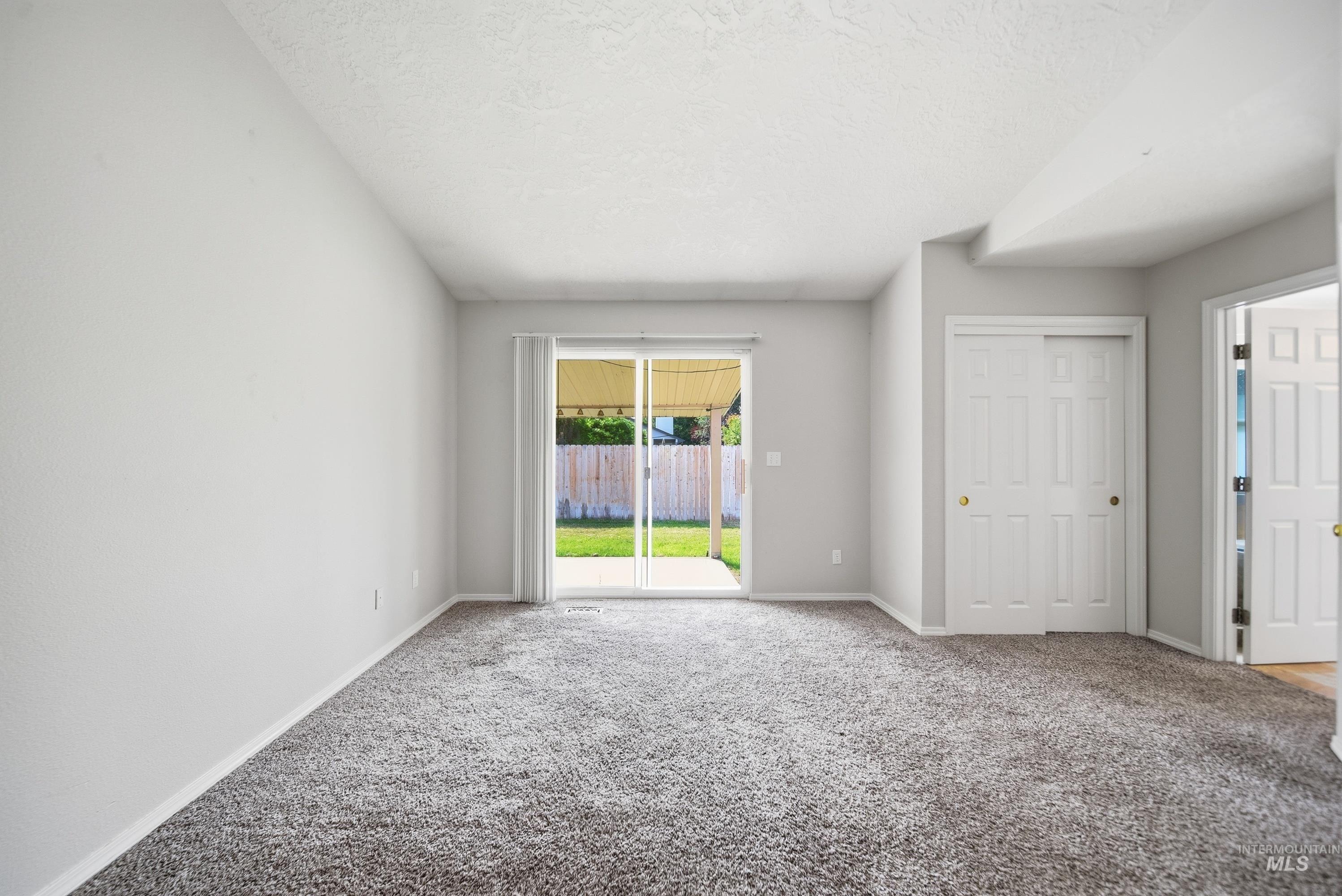 5417 N Hertford Way Property Photo 8