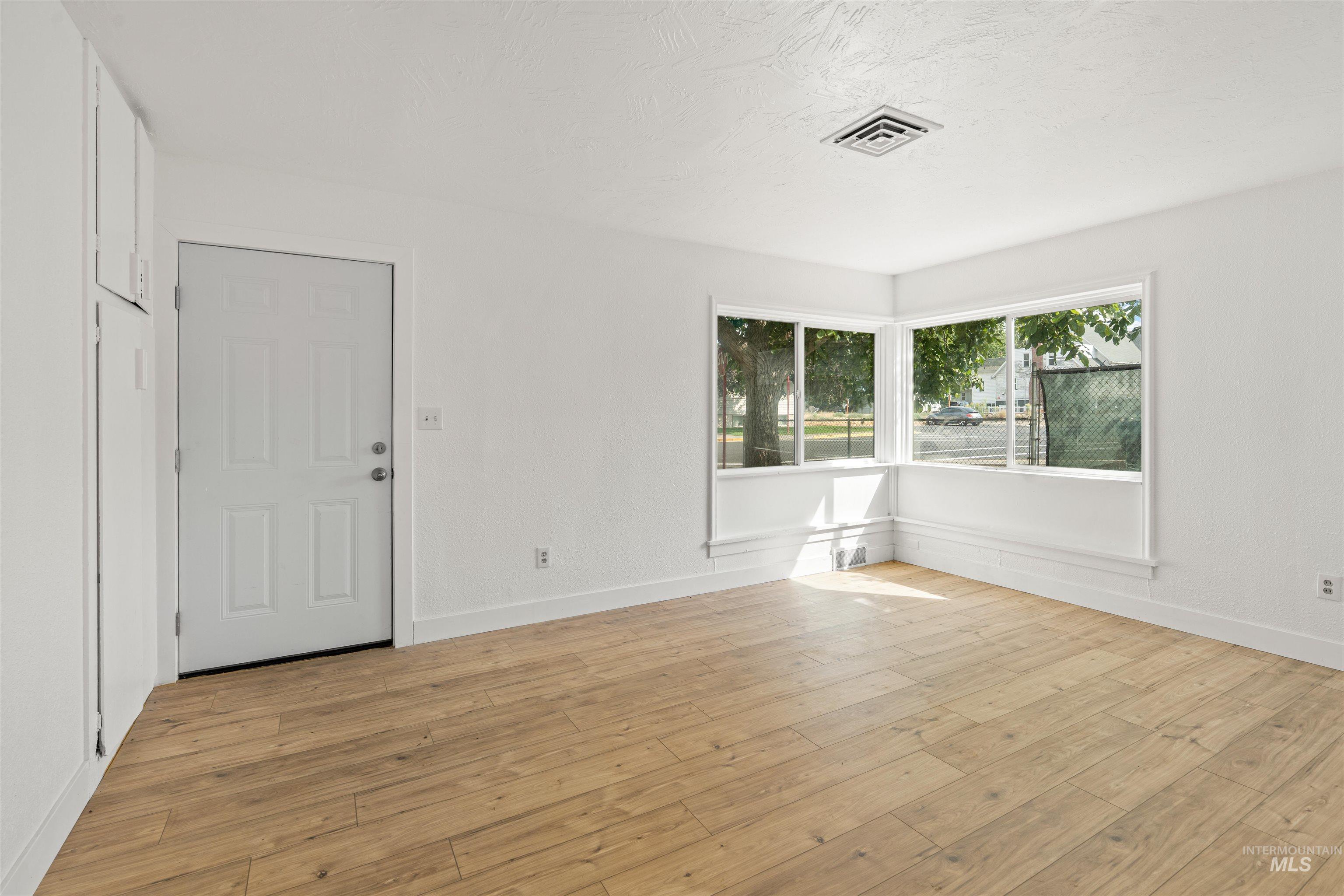 816-818 9th Street Property Photo 2