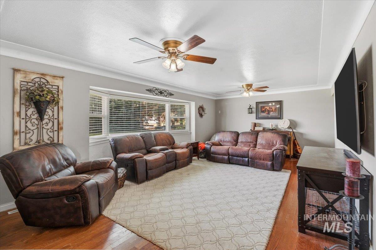 19 E 100 S Property Photo 10