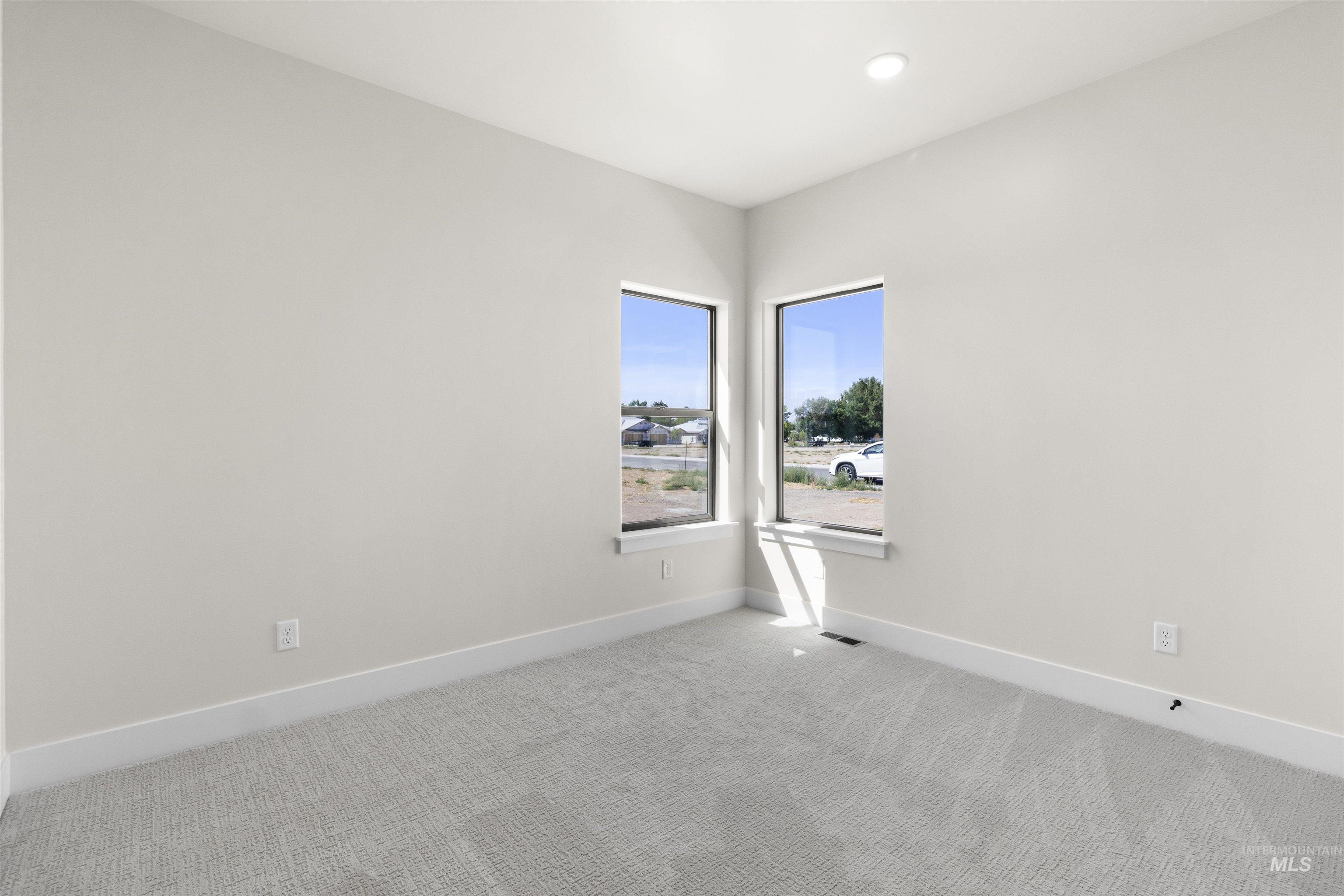 476 Sunspot Property Photo 32