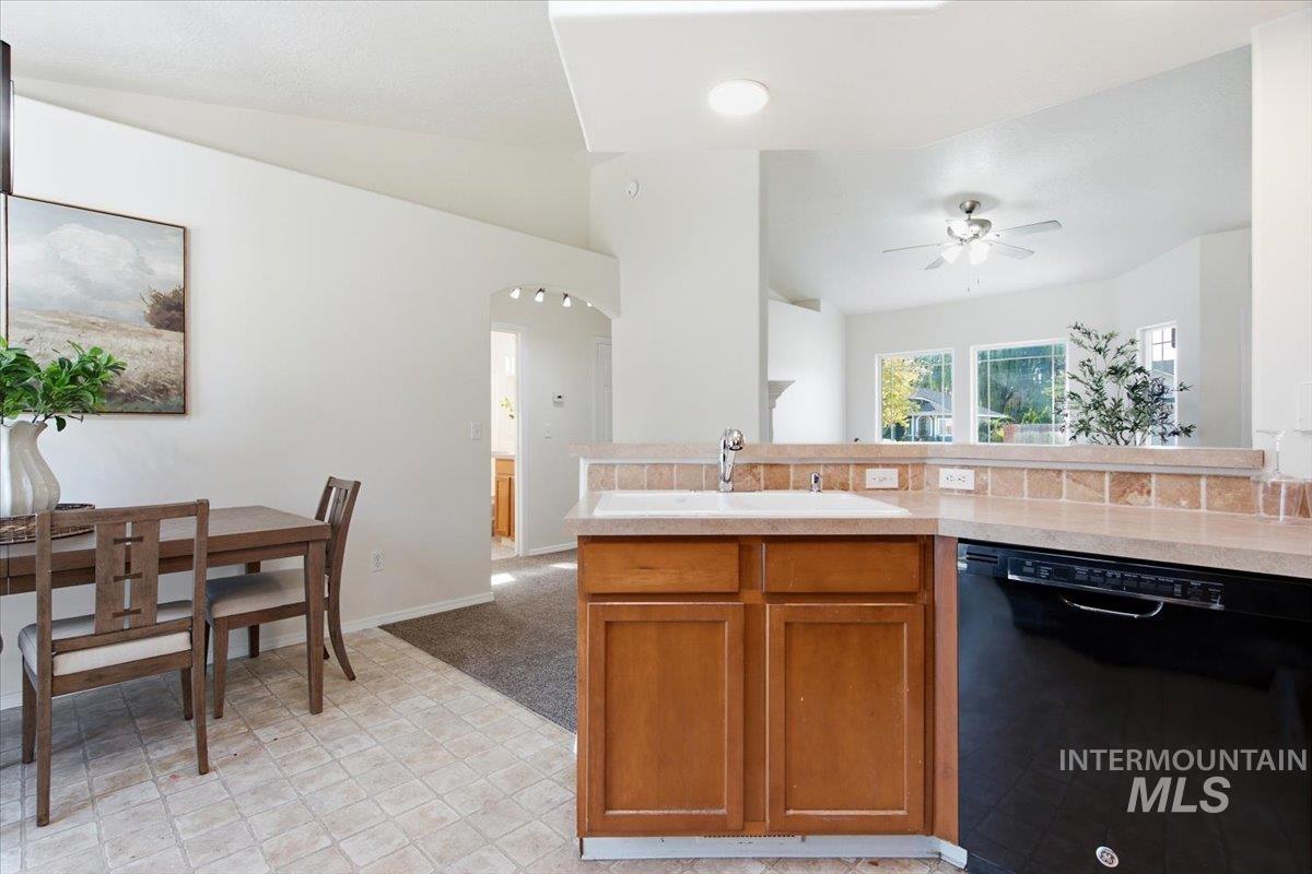 11926 Emerson St Property Photo 10