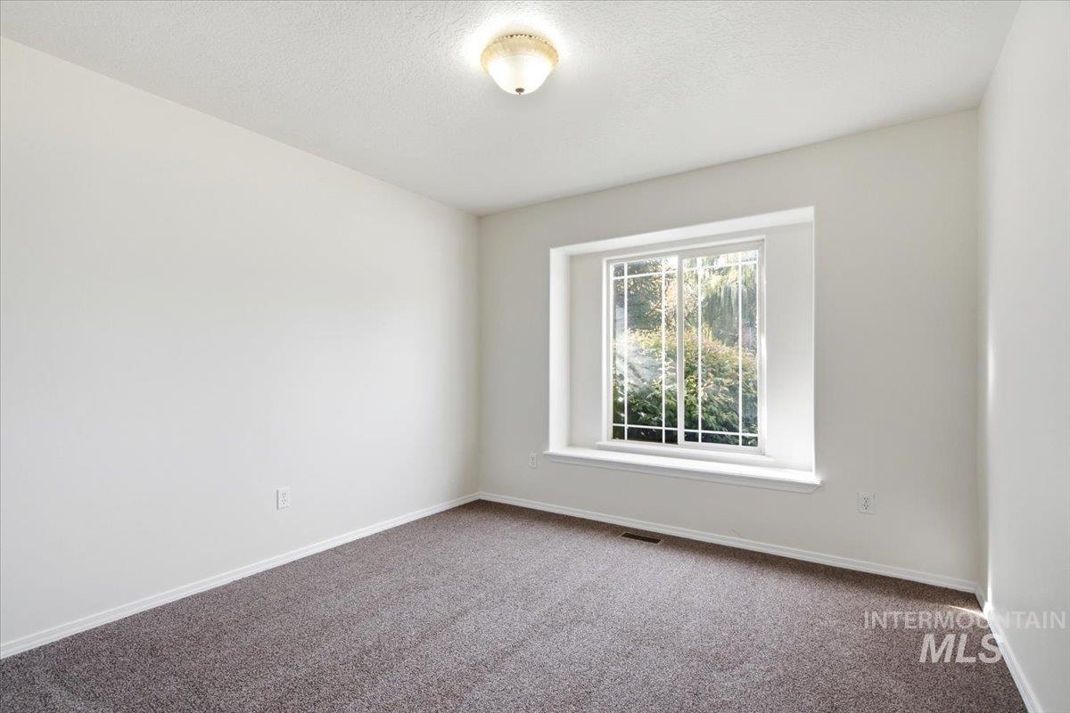 11926 Emerson St Property Photo 17