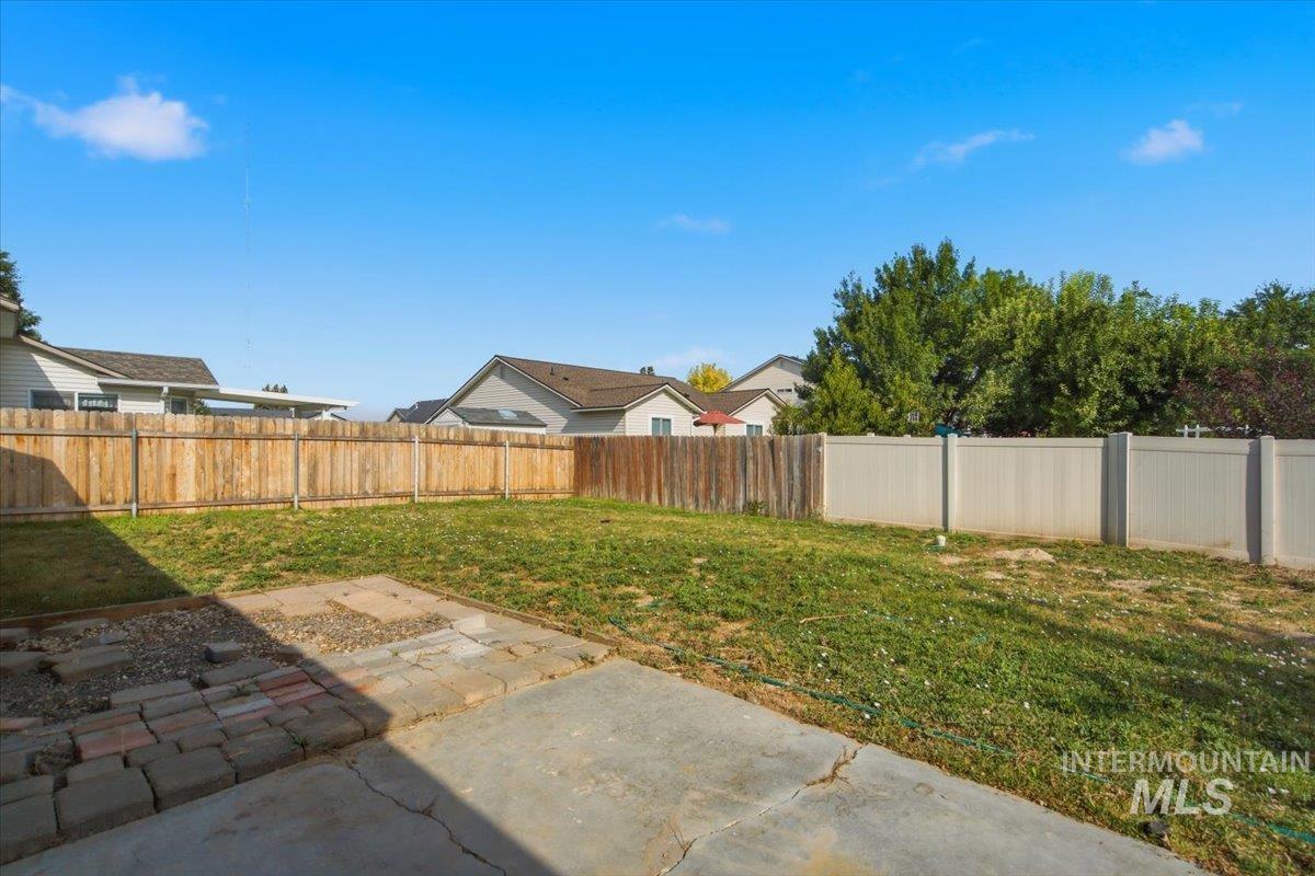 11926 Emerson St Property Photo 24