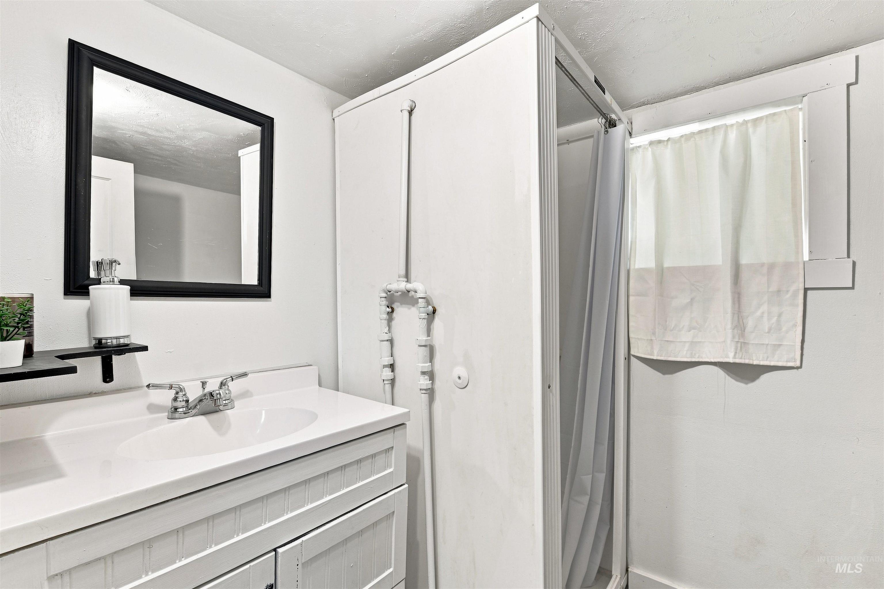 645 N 4th E Property Photo 17