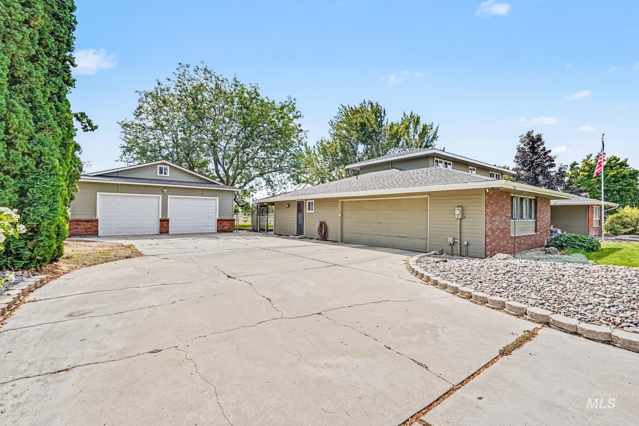 1703 Primrose Dr. Property Photo 2