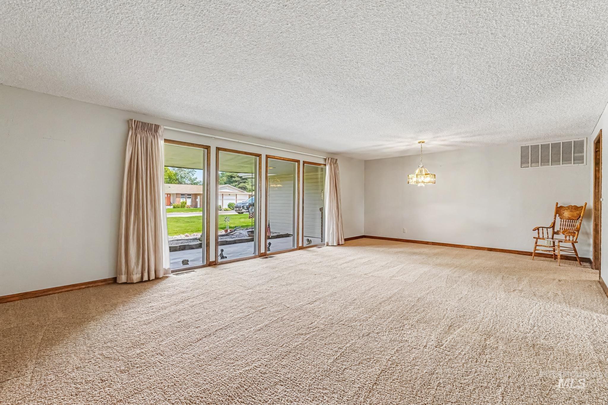 1703 Primrose Dr. Property Photo 5