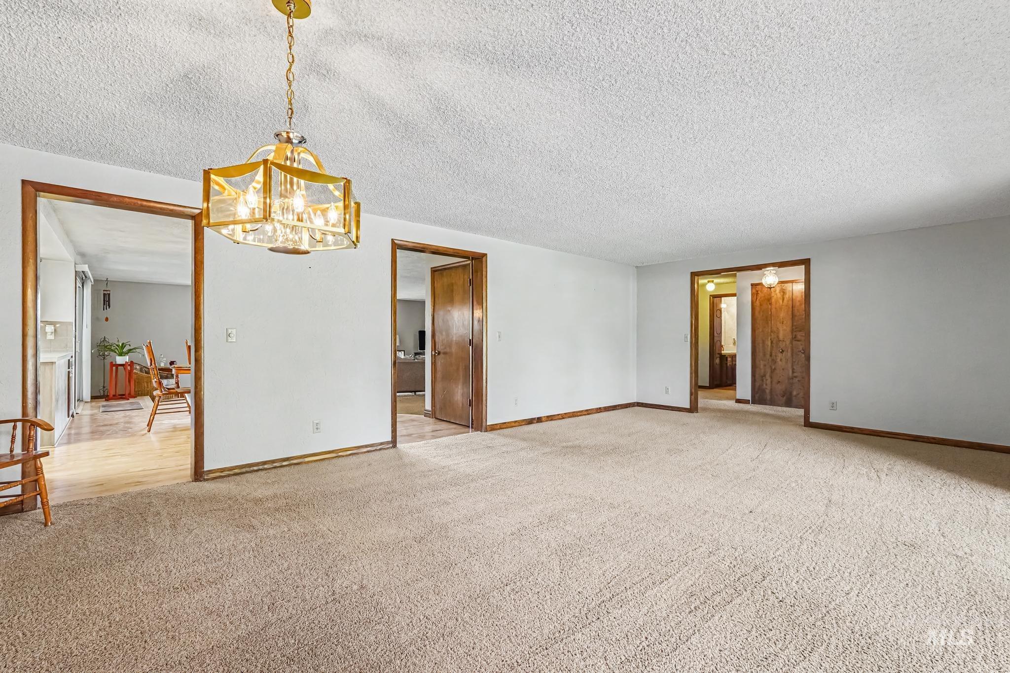 1703 Primrose Dr. Property Photo 6