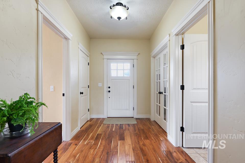 530 Syringa Falls Ct Property Photo 3