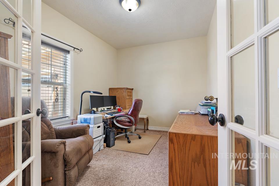 530 Syringa Falls Ct Property Photo 4