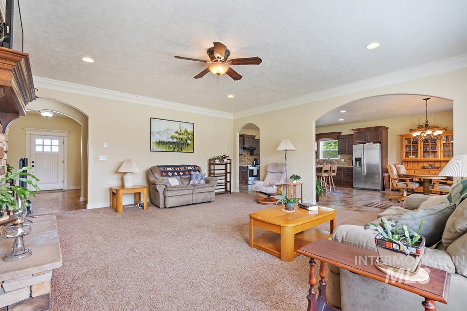 530 Syringa Falls Ct Property Photo 5