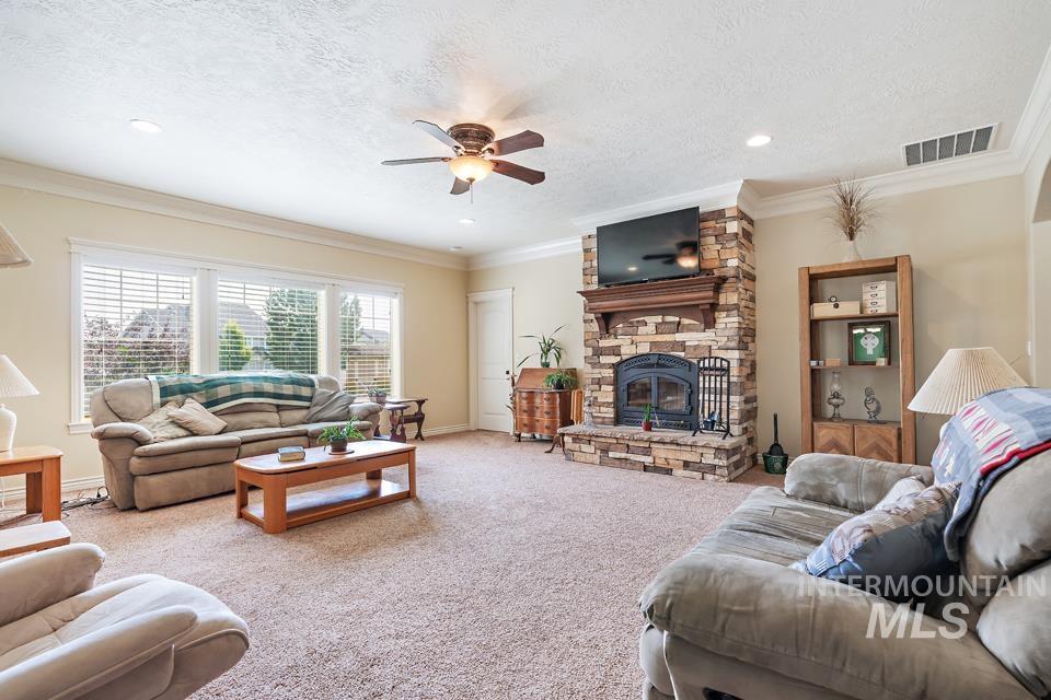 530 Syringa Falls Ct Property Photo 6
