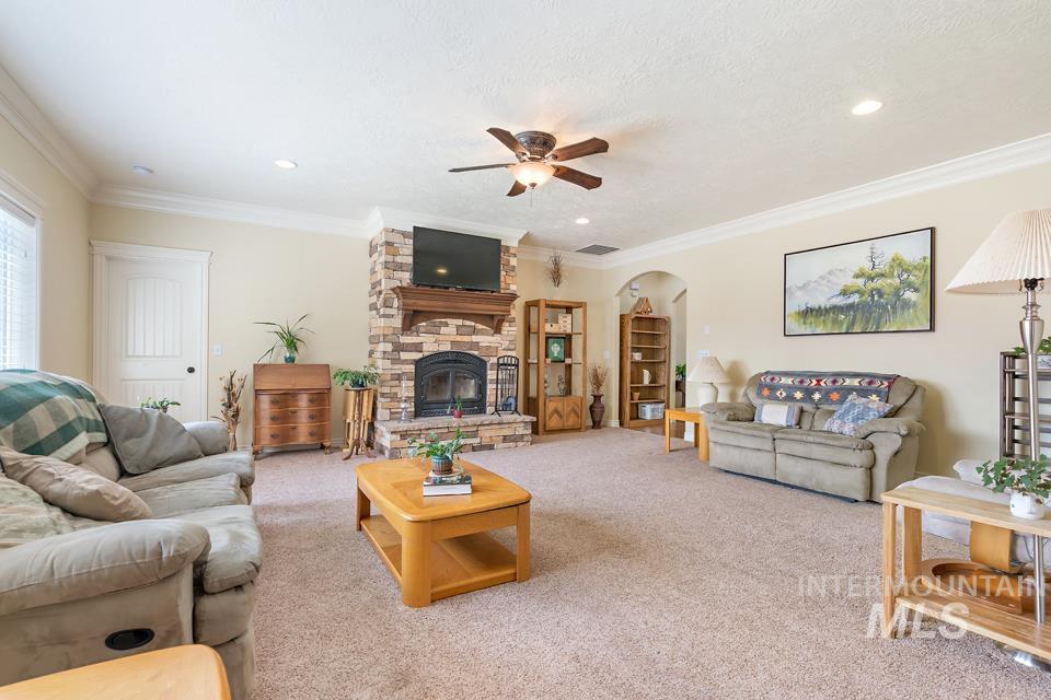 530 Syringa Falls Ct Property Photo 7