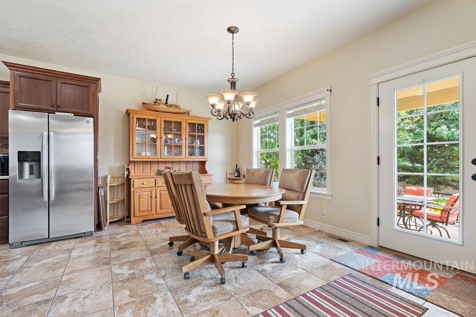 530 Syringa Falls Ct Property Photo 9