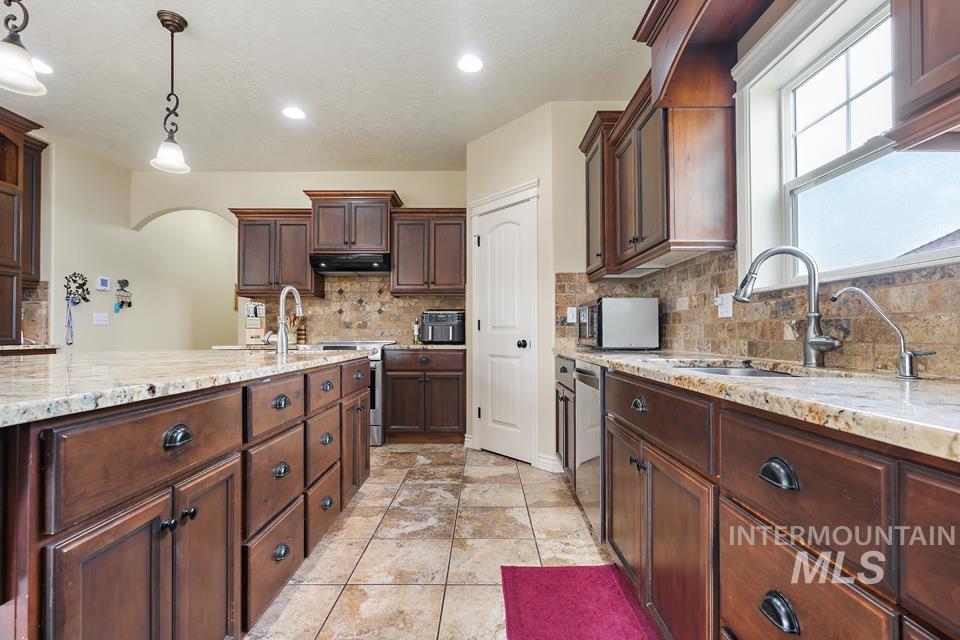 530 Syringa Falls Ct Property Photo 13