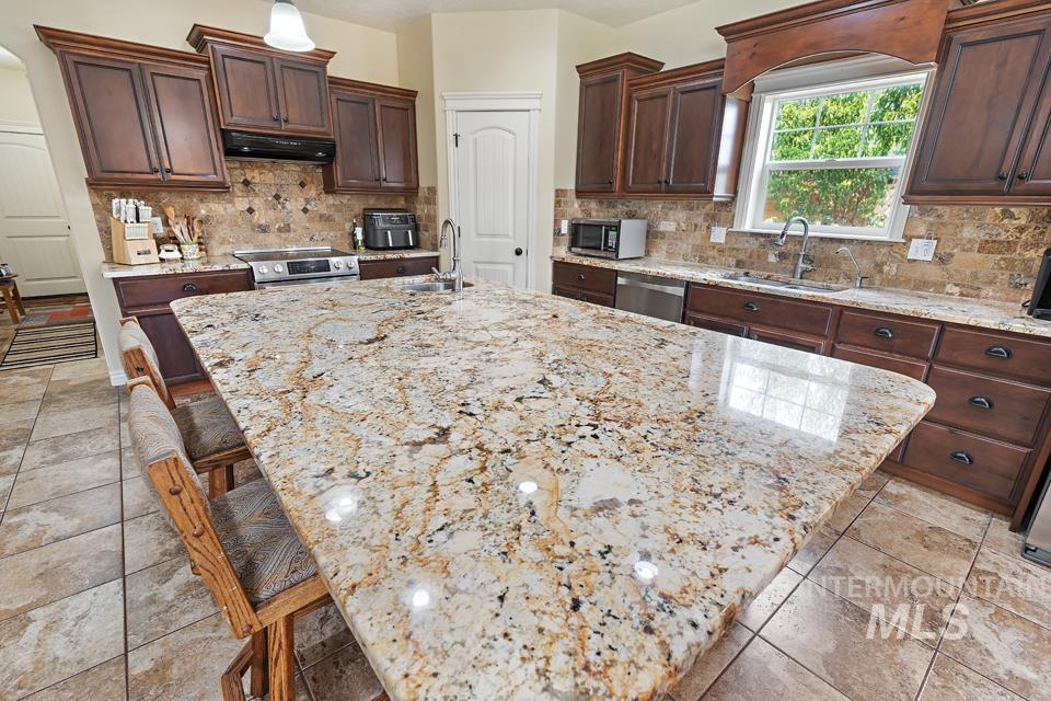 530 Syringa Falls Ct Property Photo 17