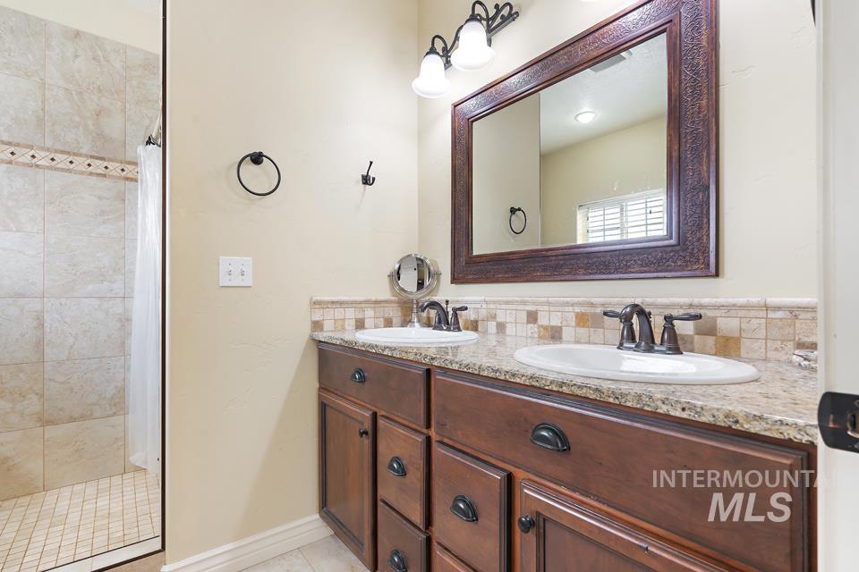 530 Syringa Falls Ct Property Photo 24