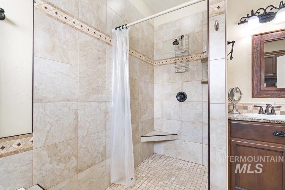 530 Syringa Falls Ct Property Photo 26