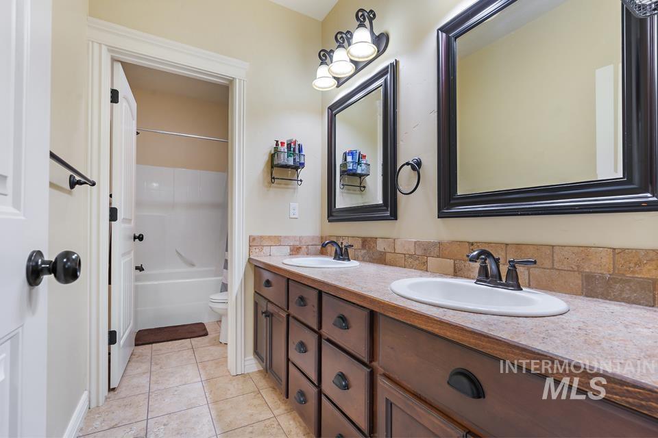 530 Syringa Falls Ct Property Photo 28