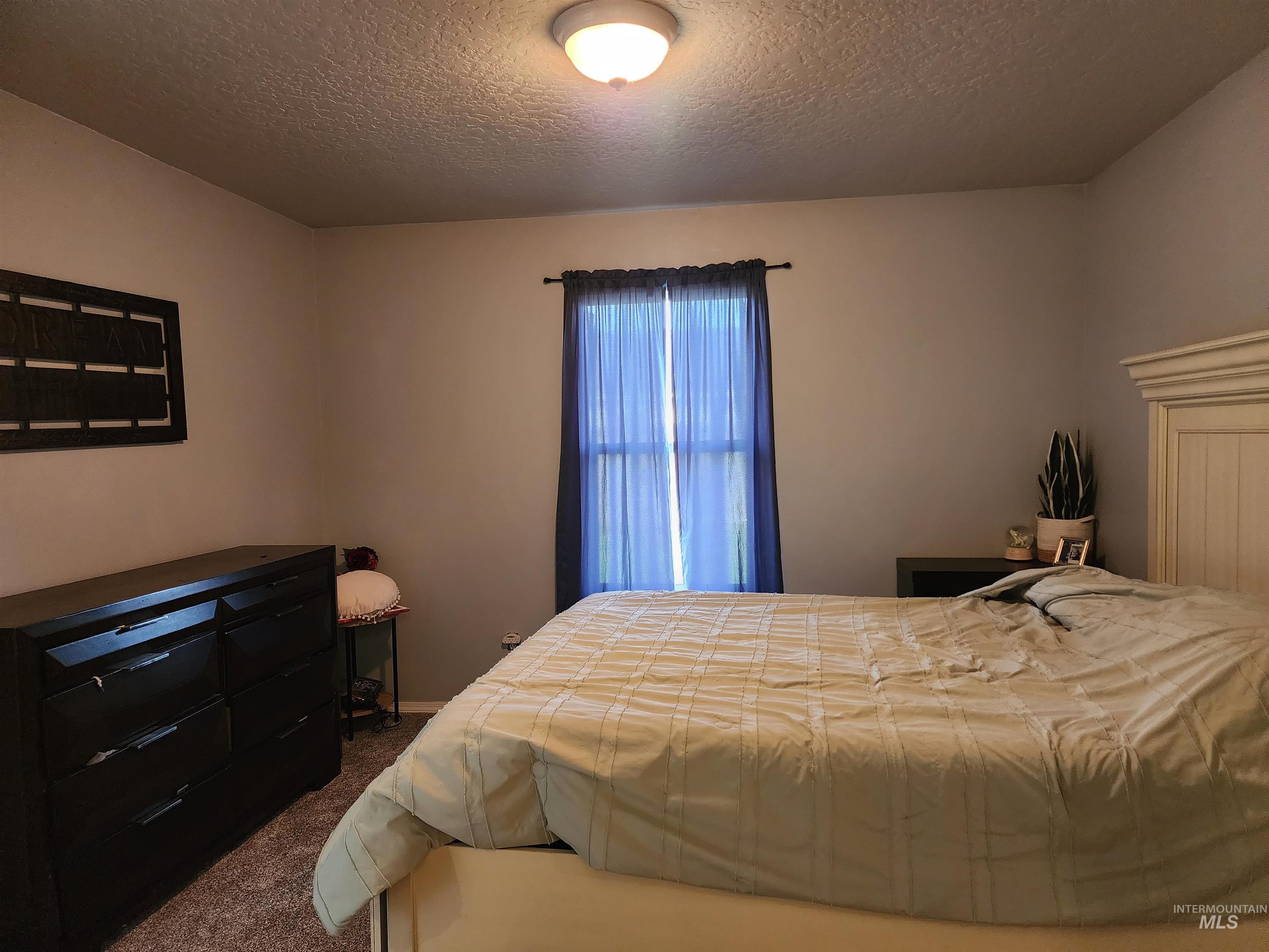 222 Middlepark Way Property Photo 12