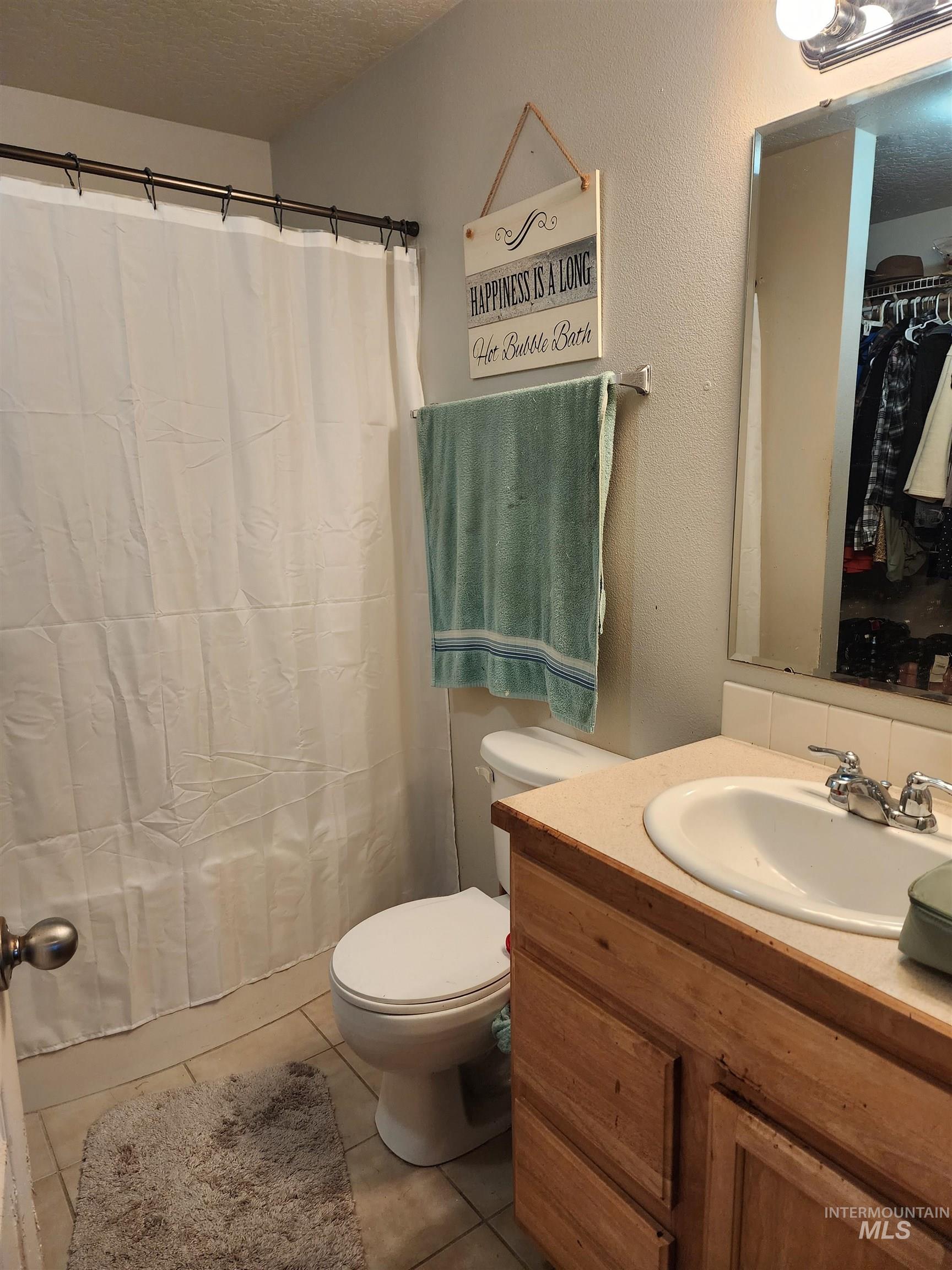 222 Middlepark Way Property Photo 13