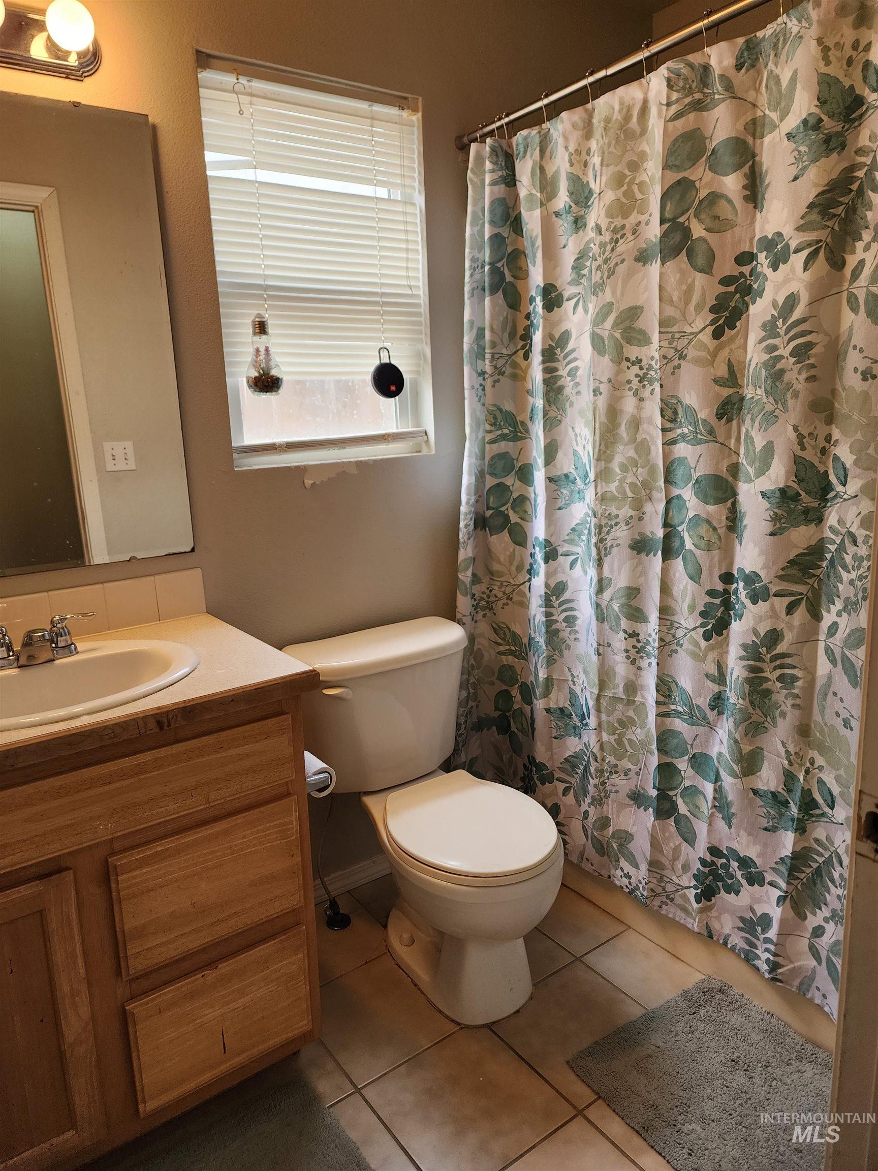 222 Middlepark Way Property Photo 15