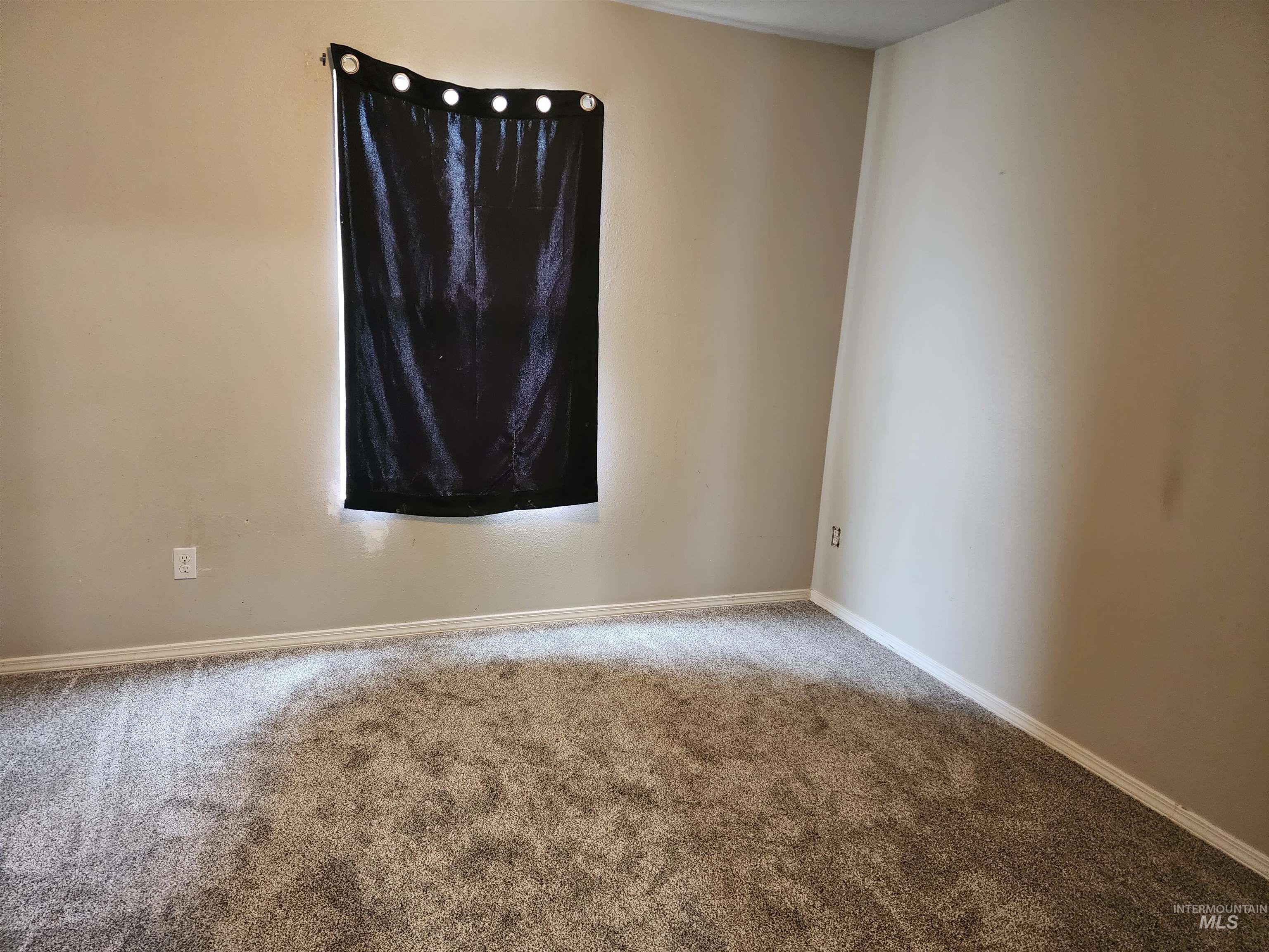 222 Middlepark Way Property Photo 16