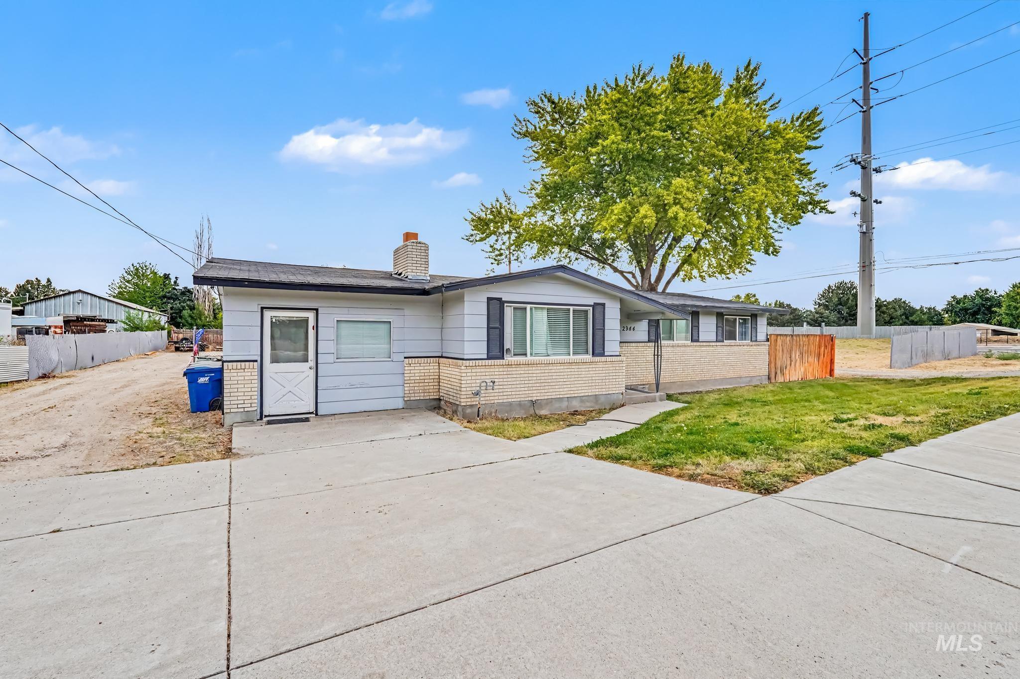 2944 S Cloverdale Rd. Property Photo 4