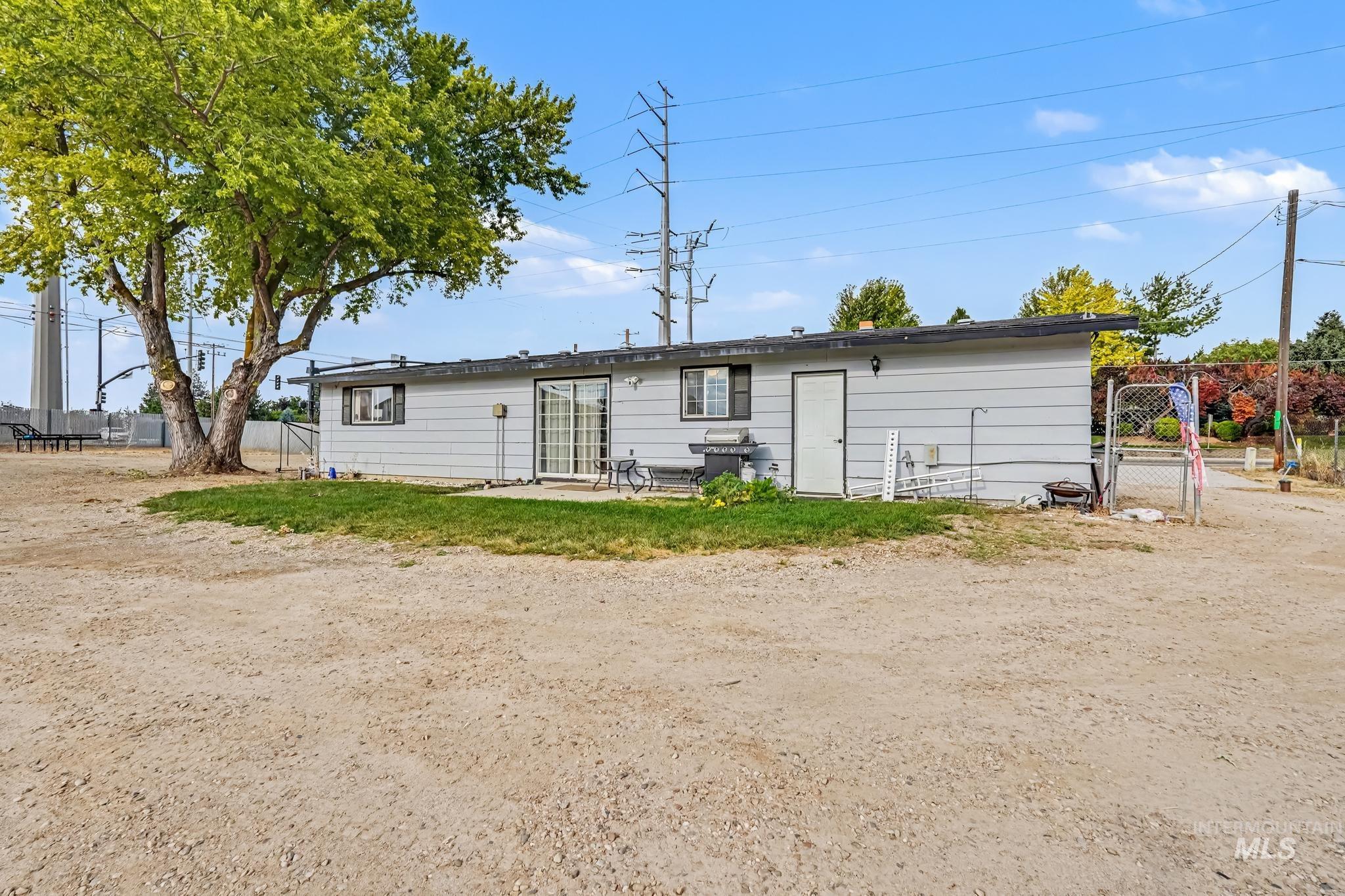 2944 S Cloverdale Rd. Property Photo 11