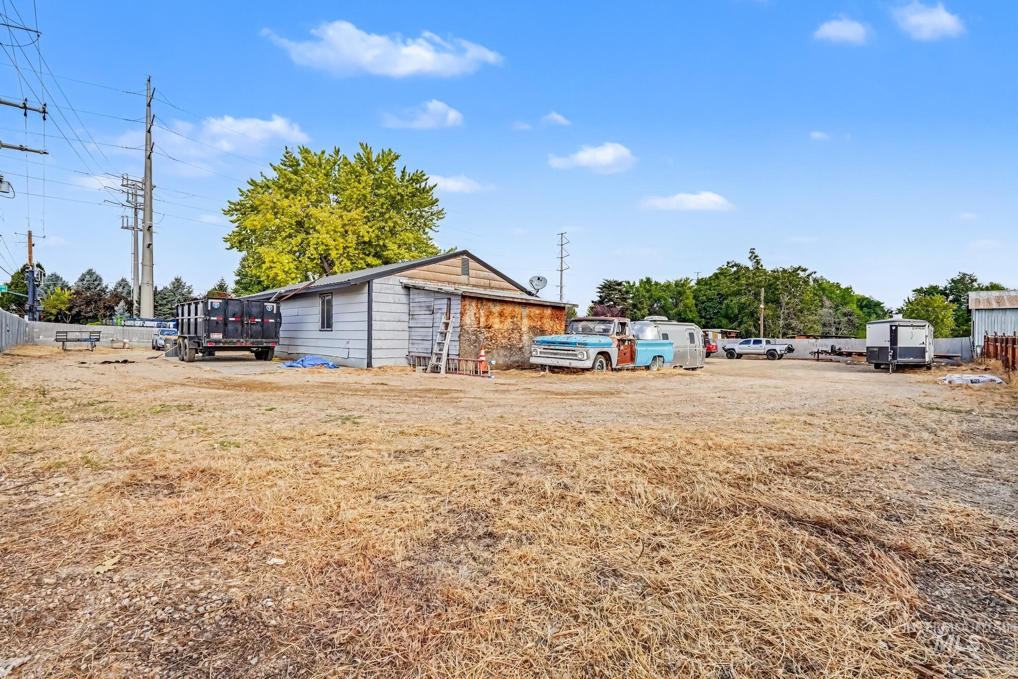 2944 S Cloverdale Rd. Property Photo 14