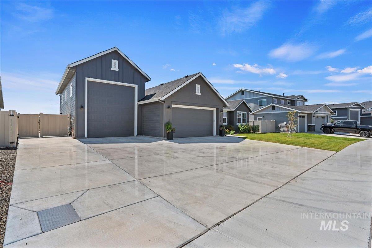 12437 W Wayfaring Dr Property Photo 2