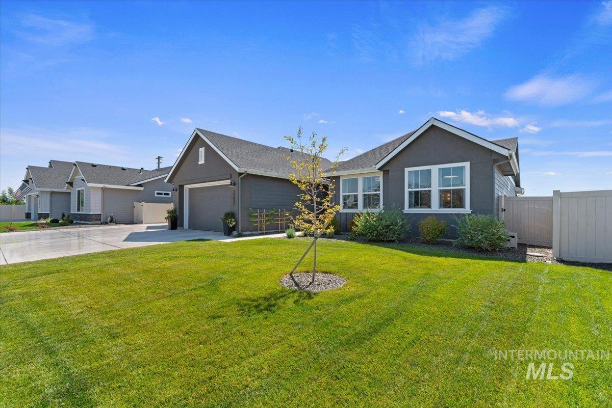 12437 W Wayfaring Dr Property Photo 3