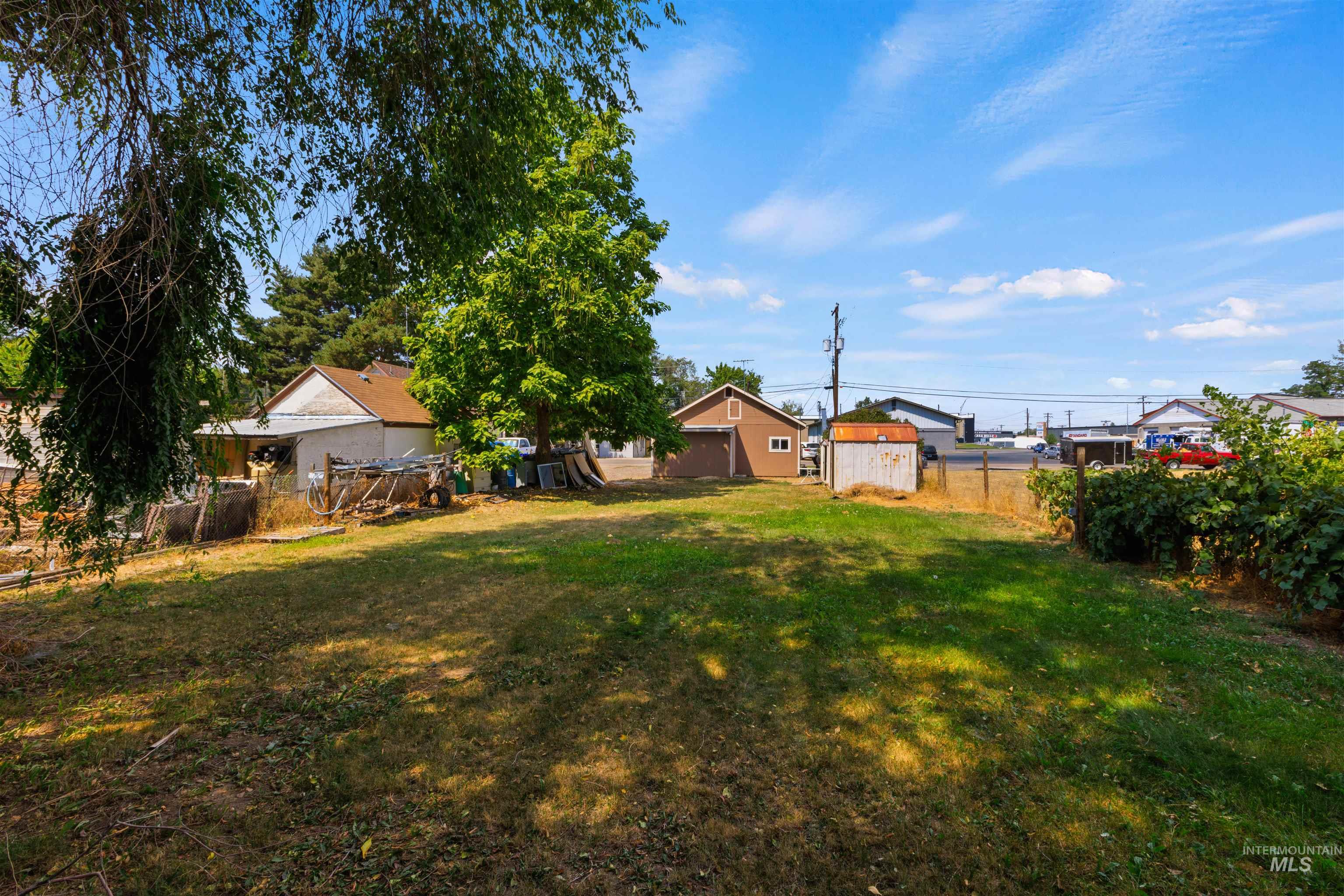205 W 35th St Property Photo 17