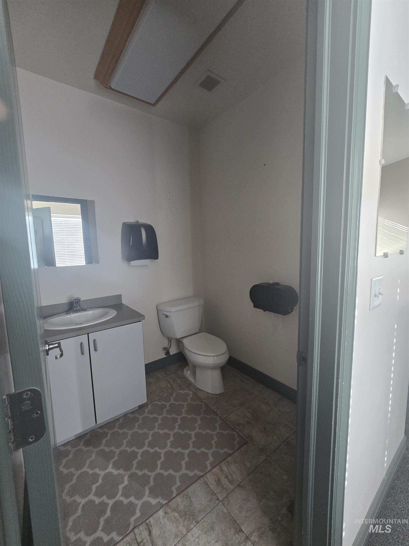 119 Country Lane Property Photo 6