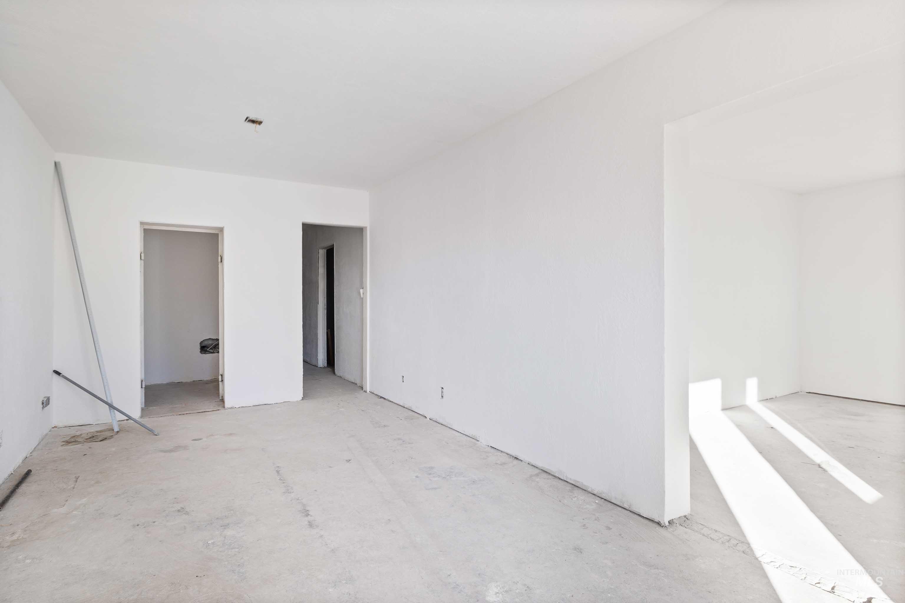 105 E Idaho St Property Photo 5