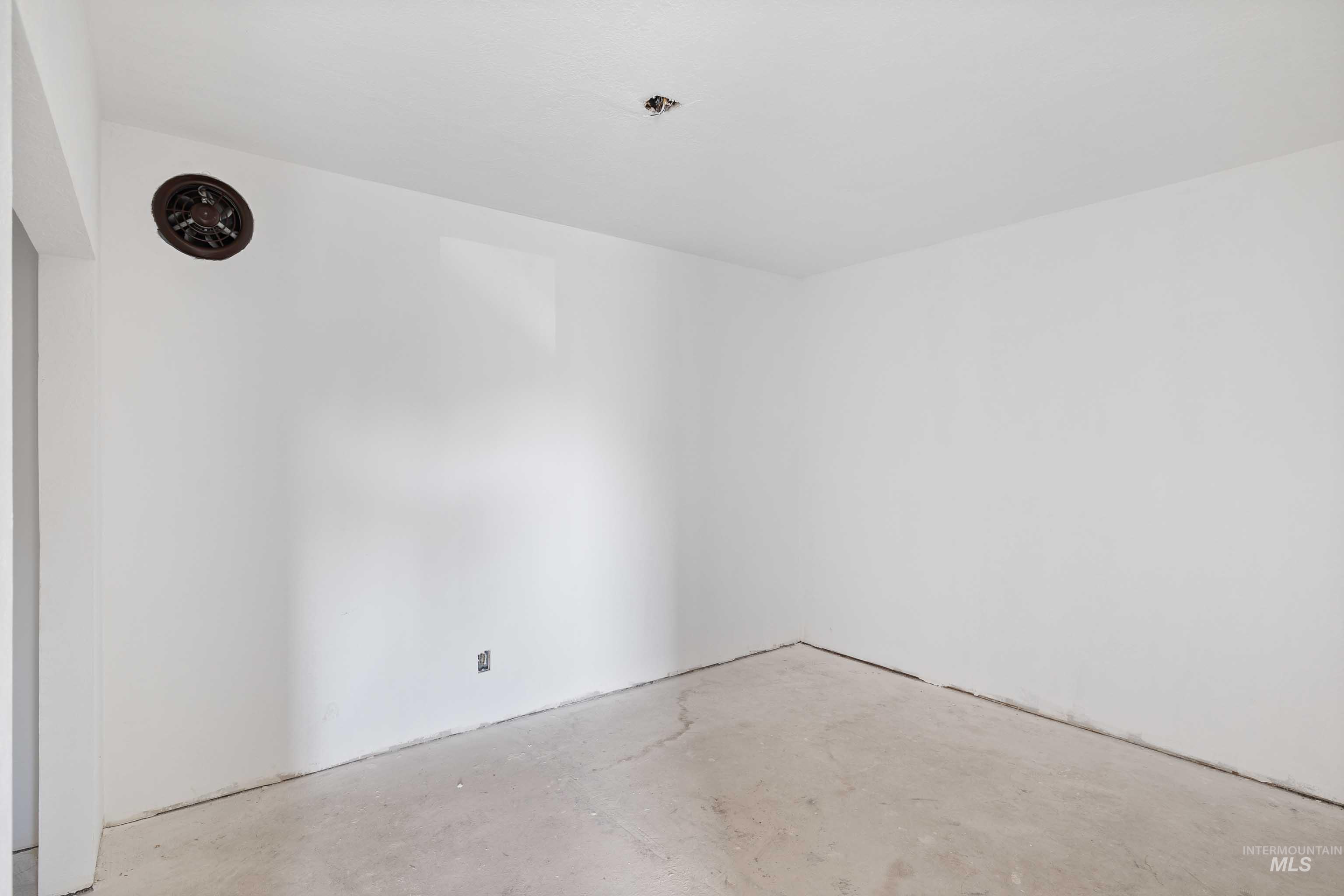 105 E Idaho St Property Photo 9